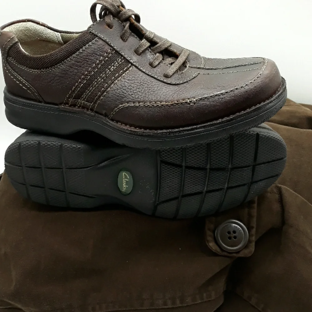 CLARKS LEATHER SHOES